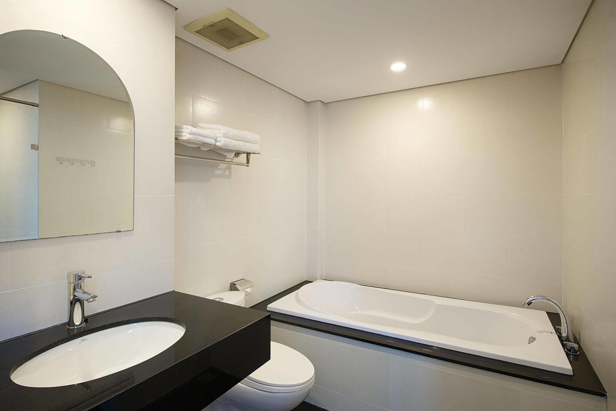 Ccentral Hotel Bui Vien Хошимин Екстериор снимка